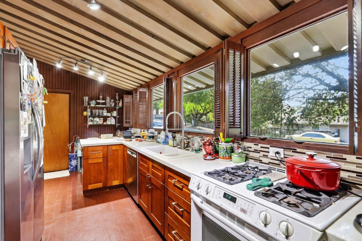 Detail Gallery Image 14 of 29 For 18600 Montpere Way, Saratoga,  CA 95070 - 3 Beds | 1/1 Baths