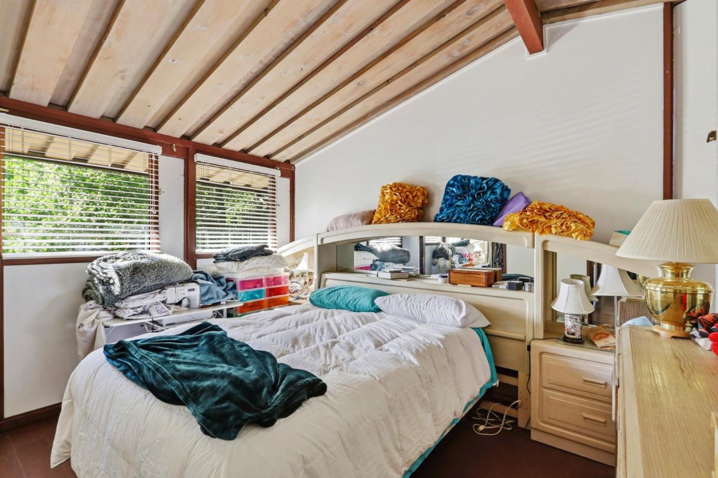 Detail Gallery Image 17 of 29 For 18600 Montpere Way, Saratoga,  CA 95070 - 3 Beds | 1/1 Baths