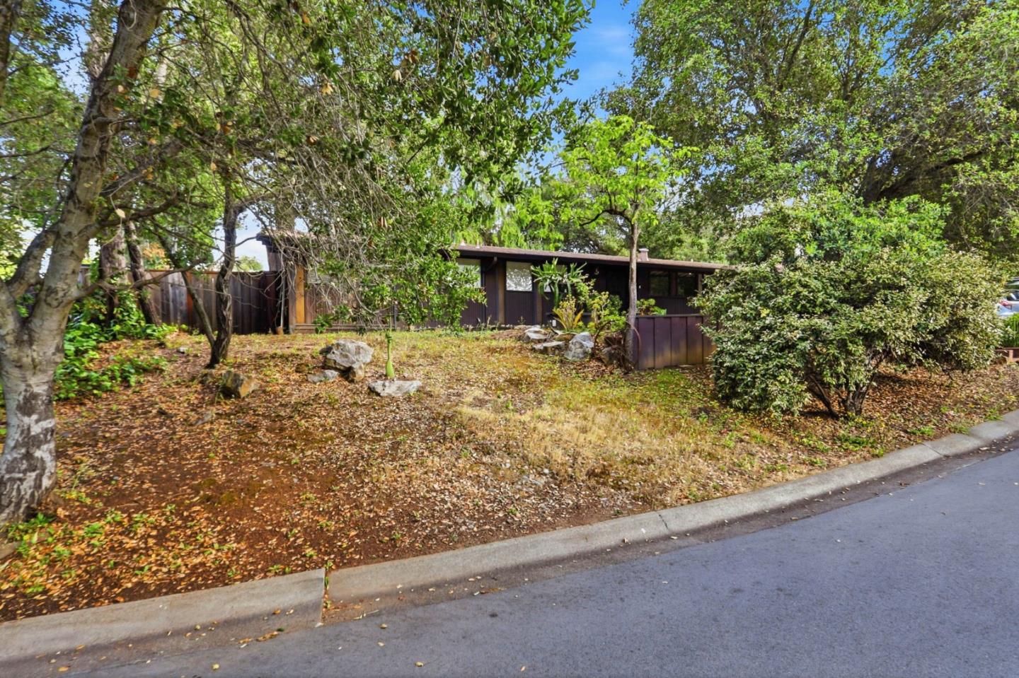 Detail Gallery Image 2 of 29 For 18600 Montpere Way, Saratoga,  CA 95070 - 3 Beds | 1/1 Baths