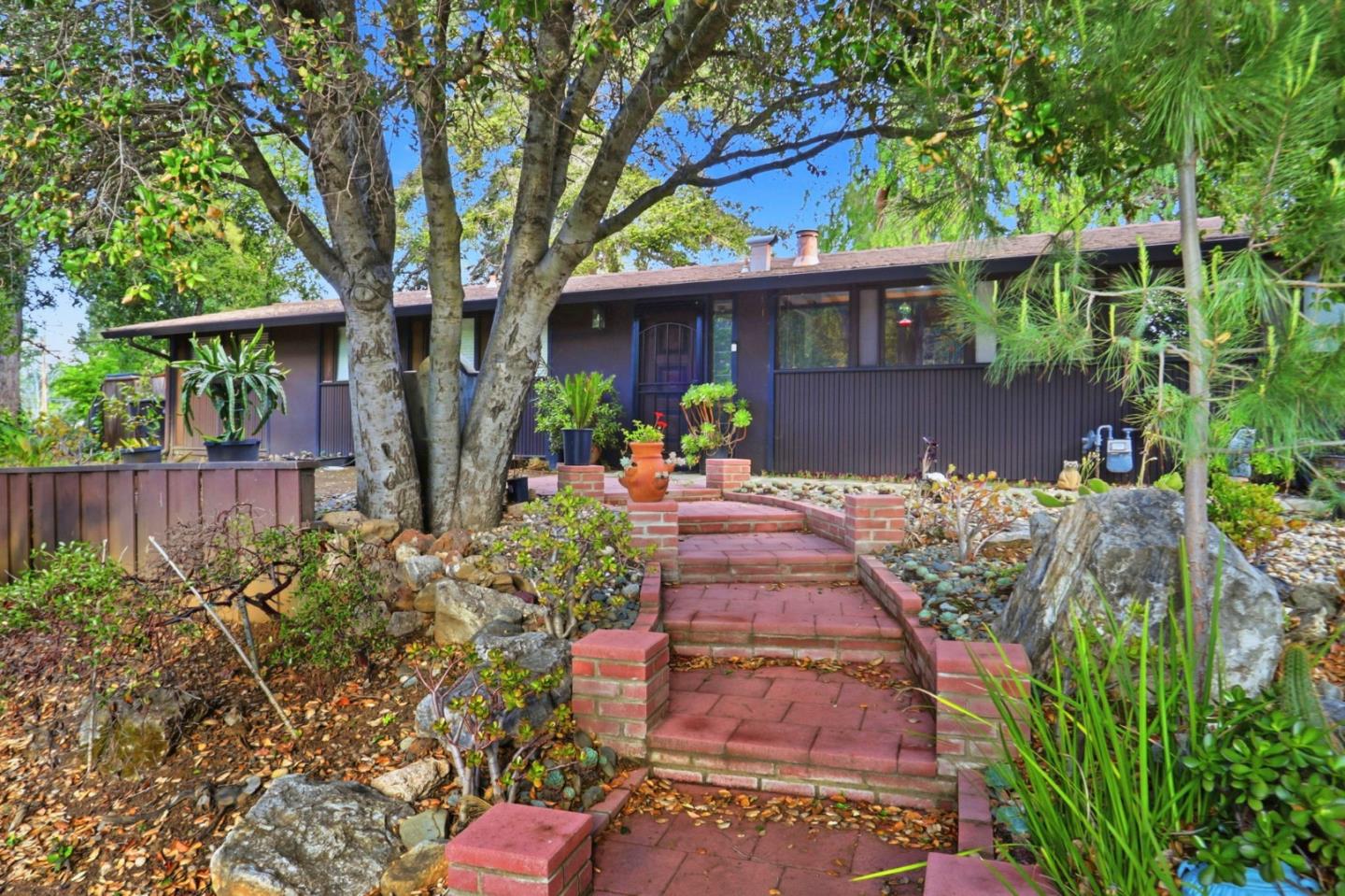 Detail Gallery Image 5 of 29 For 18600 Montpere Way, Saratoga,  CA 95070 - 3 Beds | 1/1 Baths