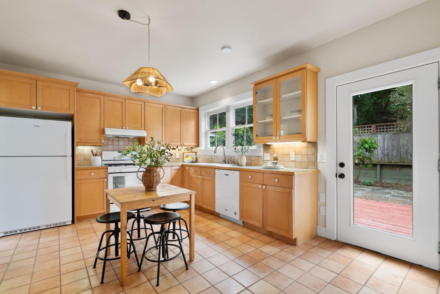 Detail Gallery Image 9 of 41 For 2900 S Main St, Soquel,  CA 95073 - 3 Beds | 2 Baths