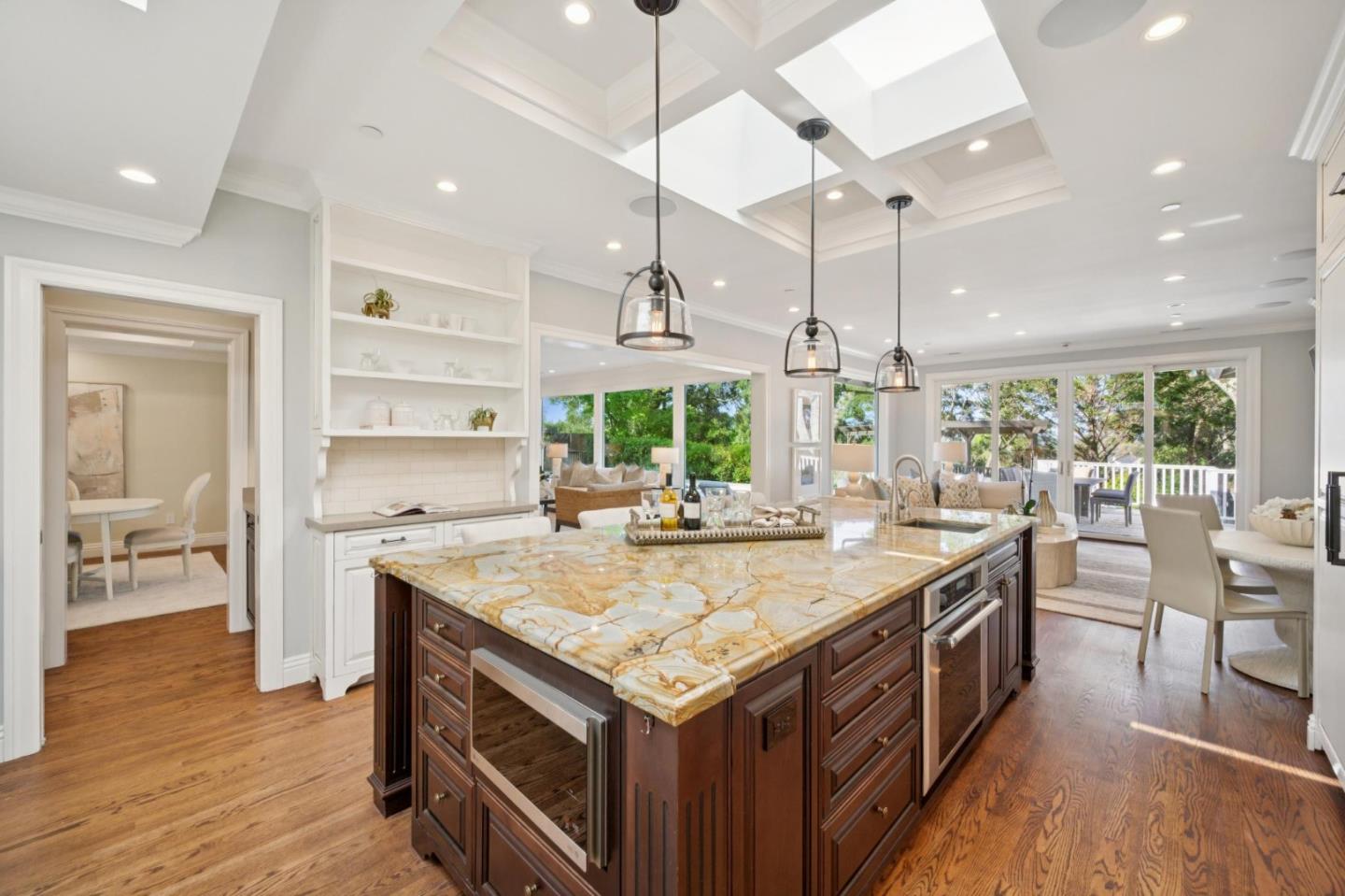 Detail Gallery Image 10 of 95 For 520 Darrell Rd, Hillsborough,  CA 94010 - 6 Beds | 5/1 Baths