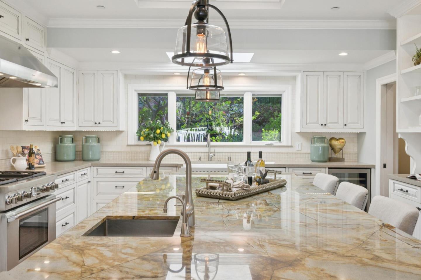 Detail Gallery Image 12 of 95 For 520 Darrell Rd, Hillsborough,  CA 94010 - 6 Beds | 5/1 Baths