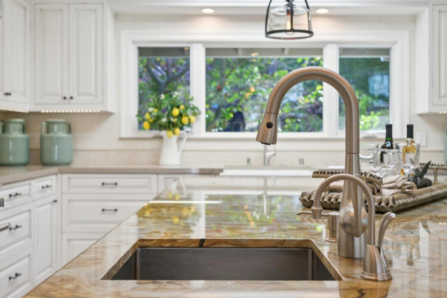 Detail Gallery Image 13 of 95 For 520 Darrell Rd, Hillsborough,  CA 94010 - 6 Beds | 5/1 Baths