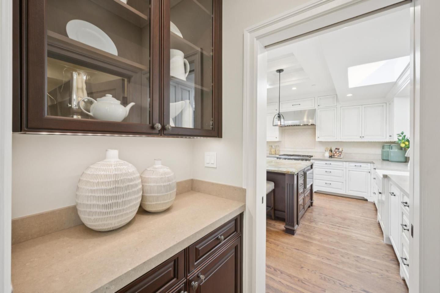 Detail Gallery Image 16 of 95 For 520 Darrell Rd, Hillsborough,  CA 94010 - 6 Beds | 5/1 Baths