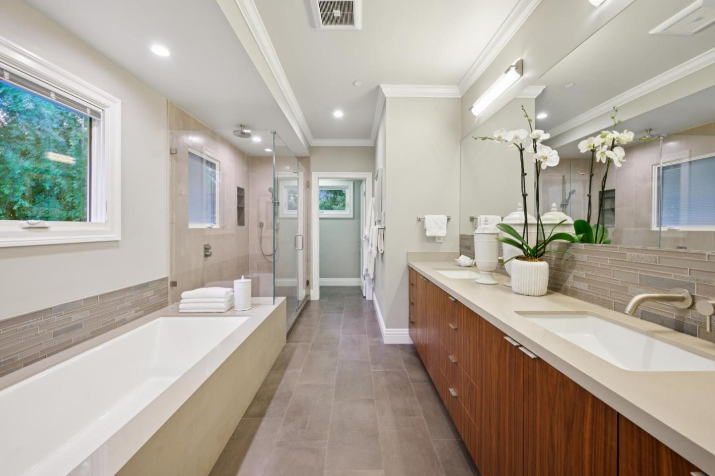 Detail Gallery Image 30 of 95 For 520 Darrell Rd, Hillsborough,  CA 94010 - 6 Beds | 5/1 Baths