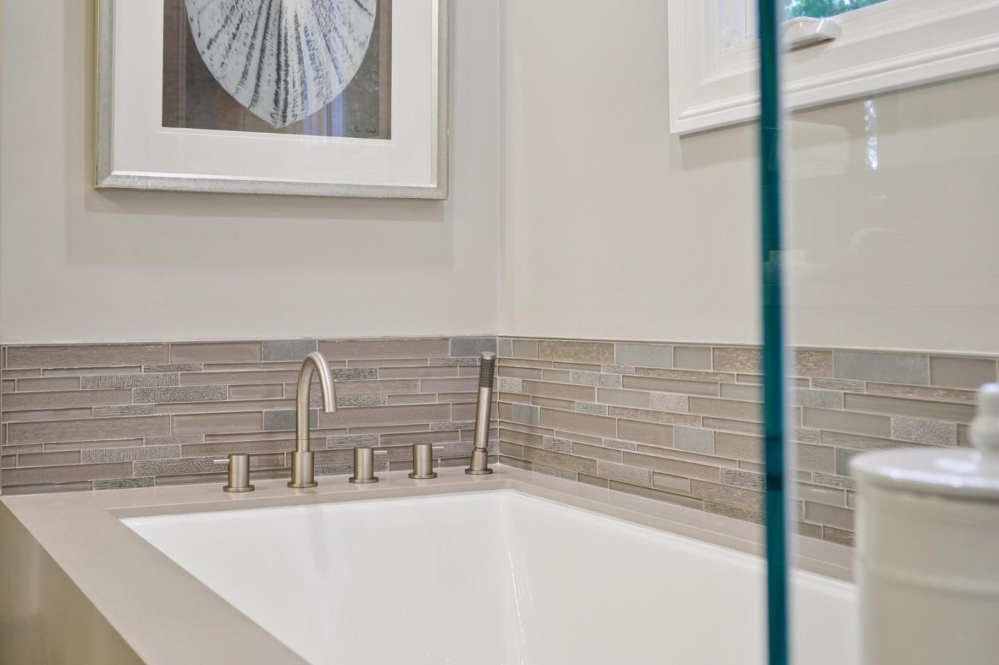 Detail Gallery Image 32 of 95 For 520 Darrell Rd, Hillsborough,  CA 94010 - 6 Beds | 5/1 Baths