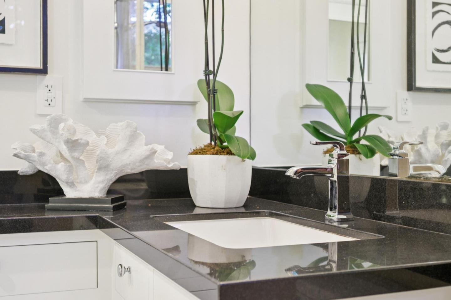 Detail Gallery Image 41 of 95 For 520 Darrell Rd, Hillsborough,  CA 94010 - 6 Beds | 5/1 Baths