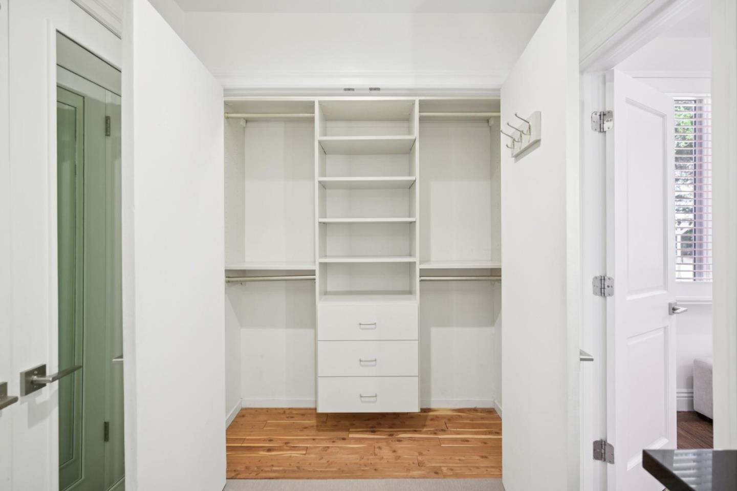 Detail Gallery Image 42 of 95 For 520 Darrell Rd, Hillsborough,  CA 94010 - 6 Beds | 5/1 Baths