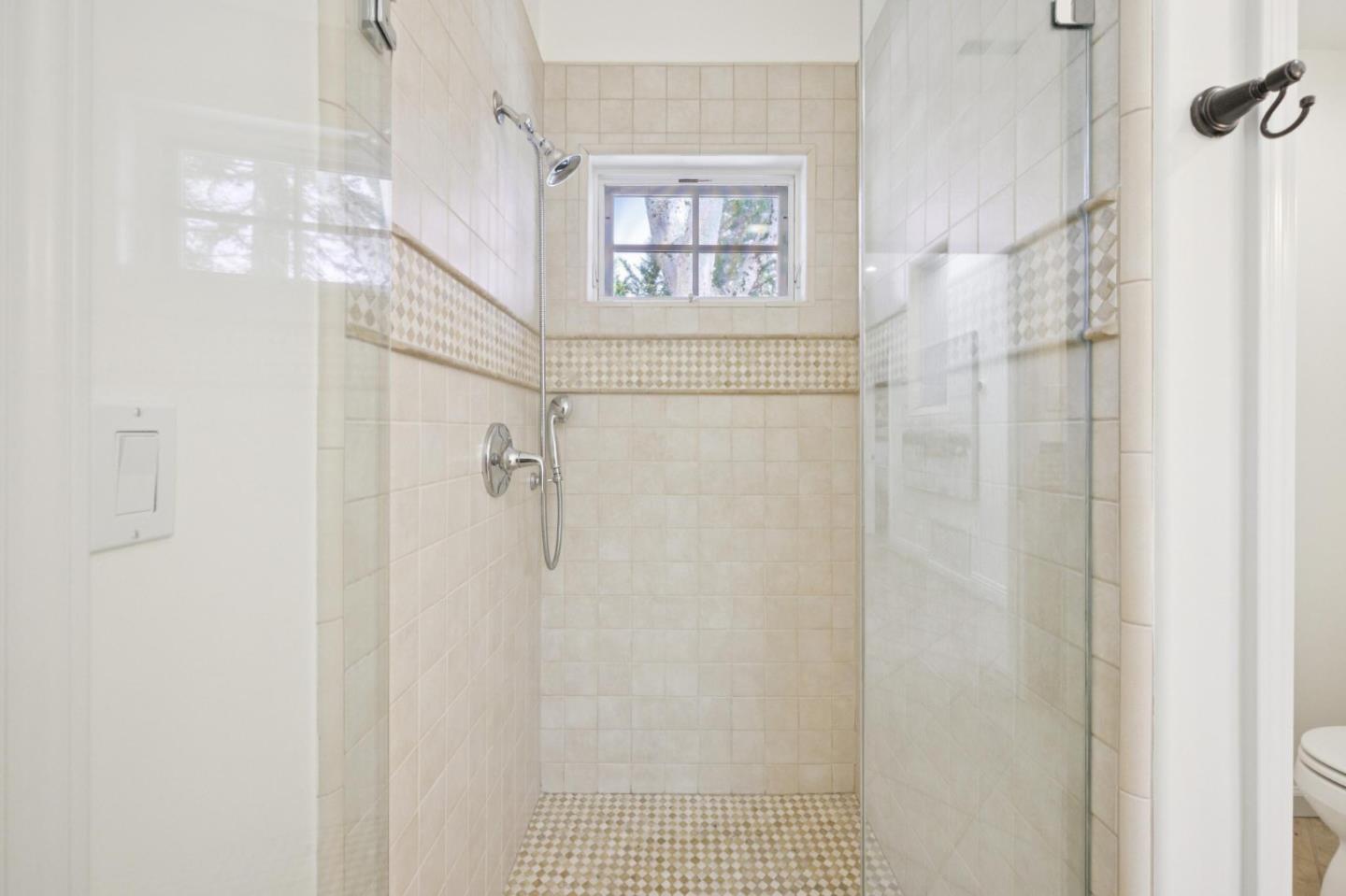 Detail Gallery Image 46 of 95 For 520 Darrell Rd, Hillsborough,  CA 94010 - 6 Beds | 5/1 Baths