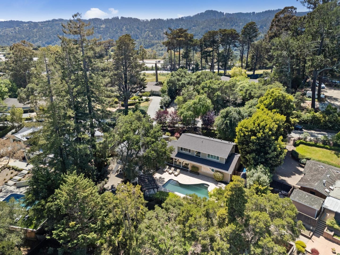 Detail Gallery Image 57 of 95 For 520 Darrell Rd, Hillsborough,  CA 94010 - 6 Beds | 5/1 Baths