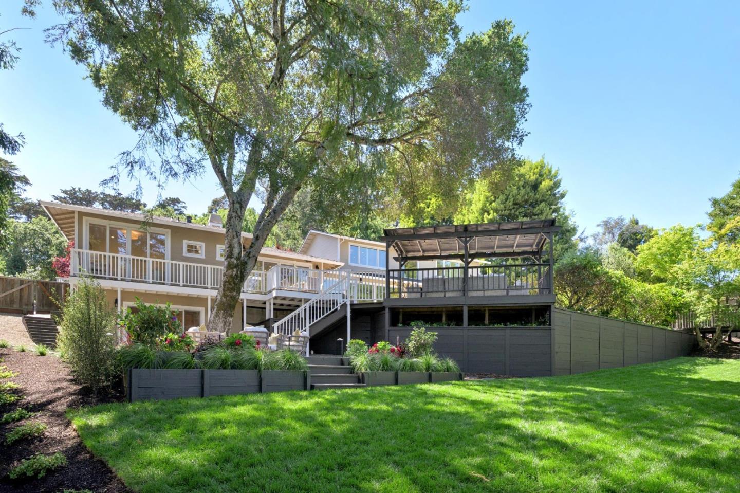 Detail Gallery Image 64 of 95 For 520 Darrell Rd, Hillsborough,  CA 94010 - 6 Beds | 5/1 Baths