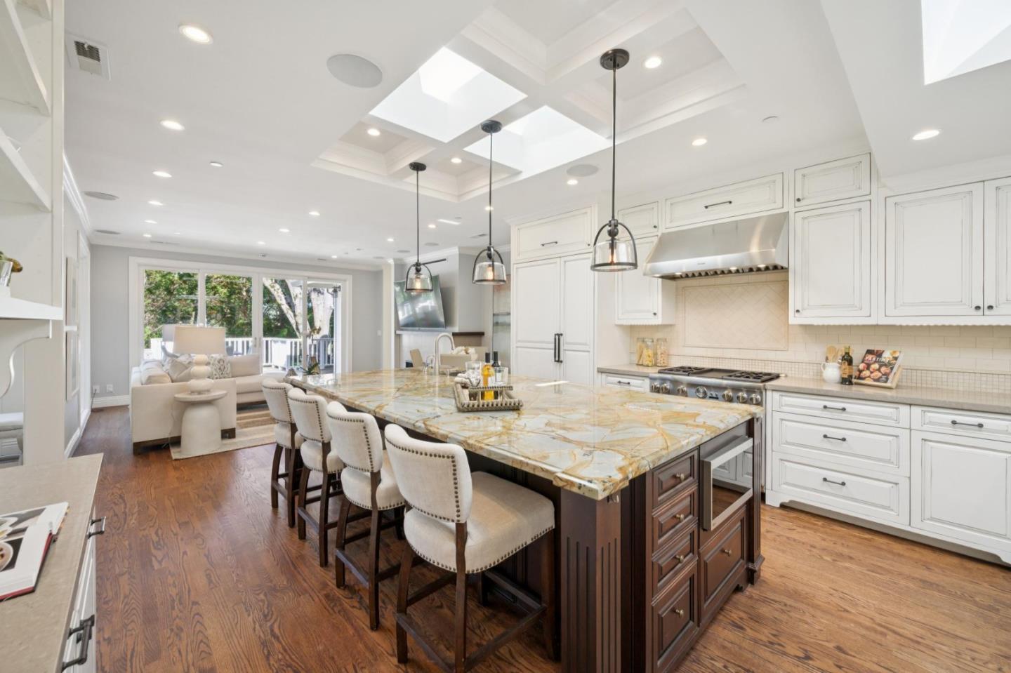 Detail Gallery Image 9 of 95 For 520 Darrell Rd, Hillsborough,  CA 94010 - 6 Beds | 5/1 Baths