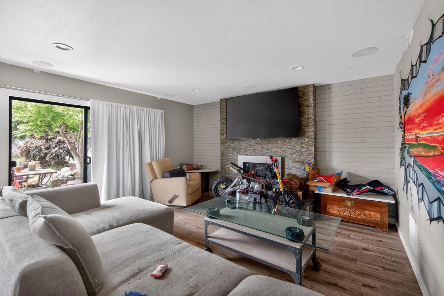 Detail Gallery Image 2 of 16 For 124 Hebard St, Santa Cruz,  CA 95060 - 3 Beds | 1 Baths