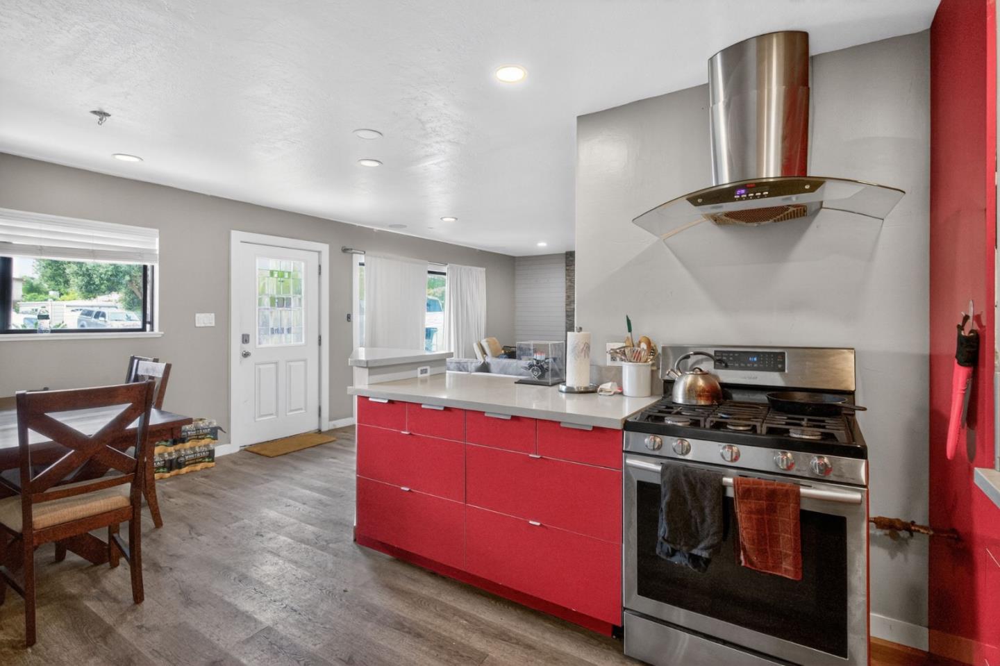 Detail Gallery Image 5 of 16 For 124 Hebard St, Santa Cruz,  CA 95060 - 3 Beds | 1 Baths