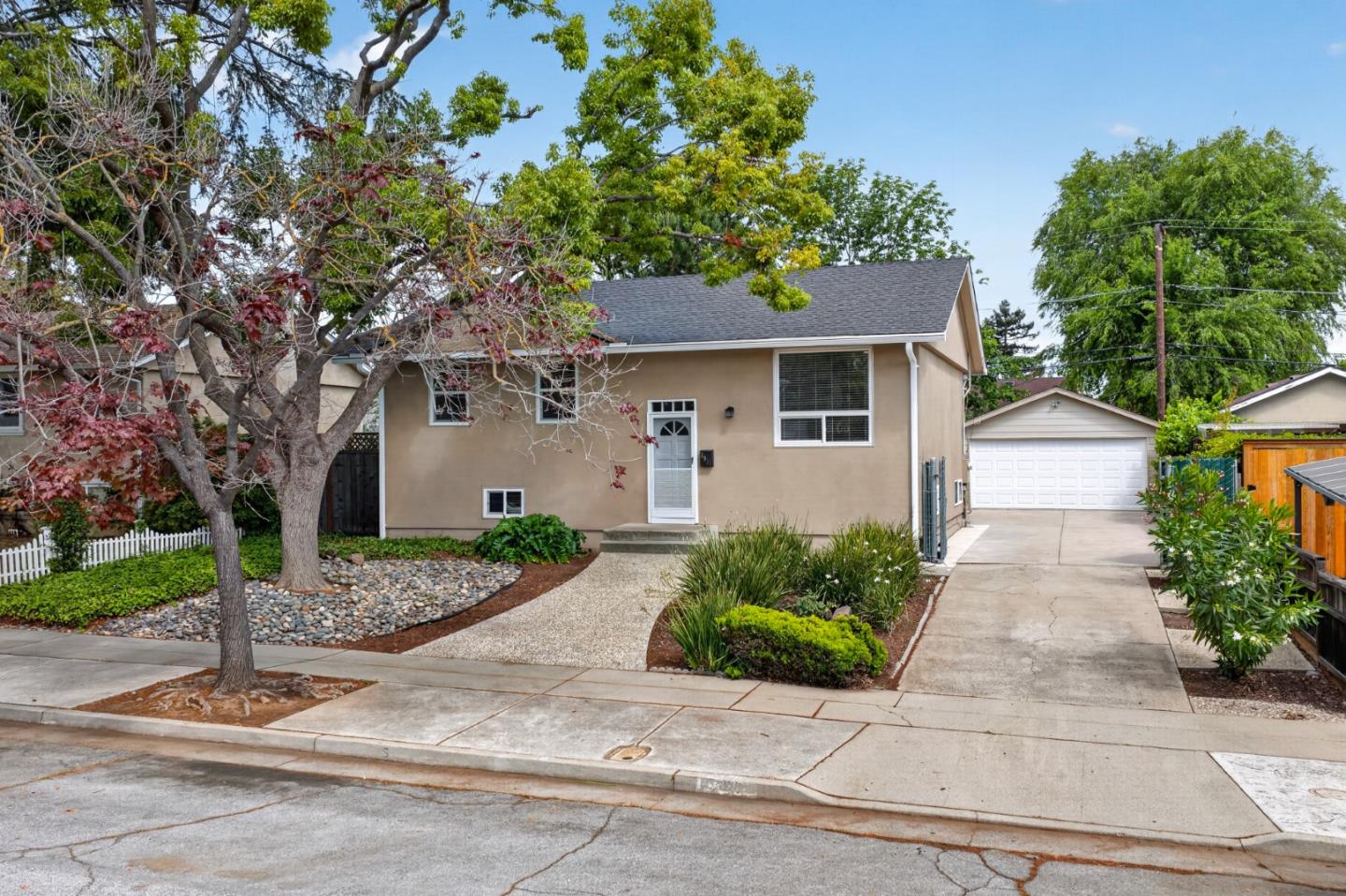 Front Image Thumbnail for ML82042896