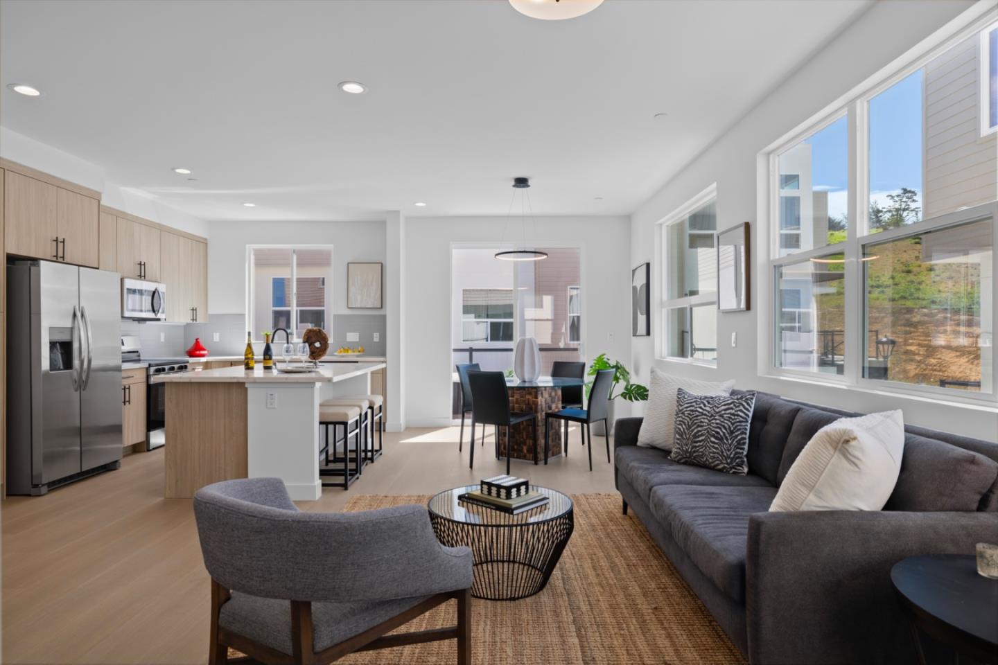 Detail Gallery Image 7 of 27 For 835 Fassler, Pacifica,  CA 94044 - 3 Beds | 3/1 Baths