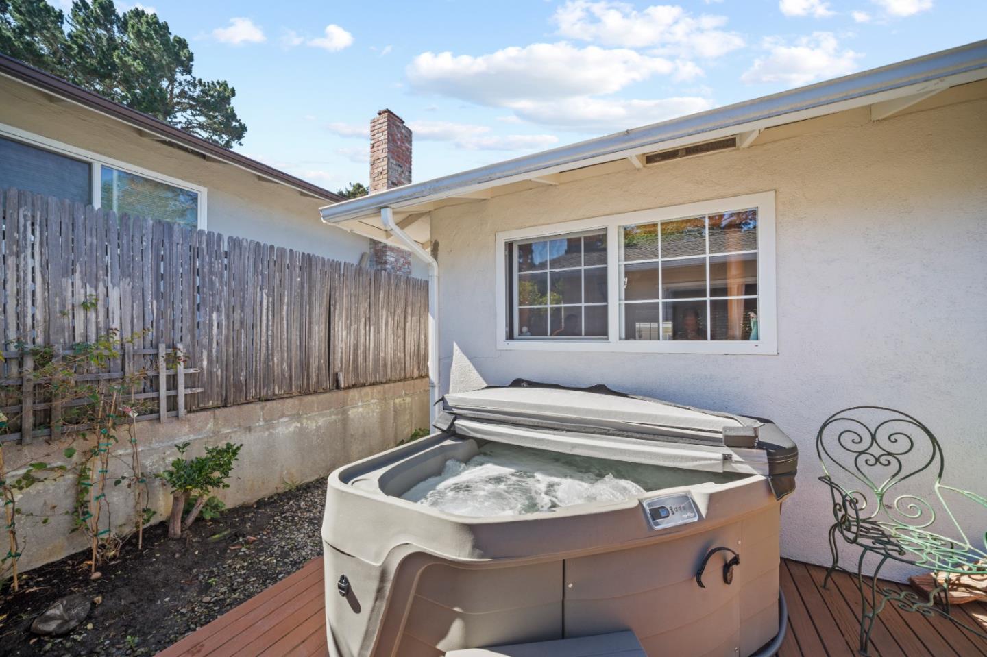 Detail Gallery Image 16 of 21 For 564 Mar Vista Dr, Monterey,  CA 93940 - 3 Beds | 2 Baths