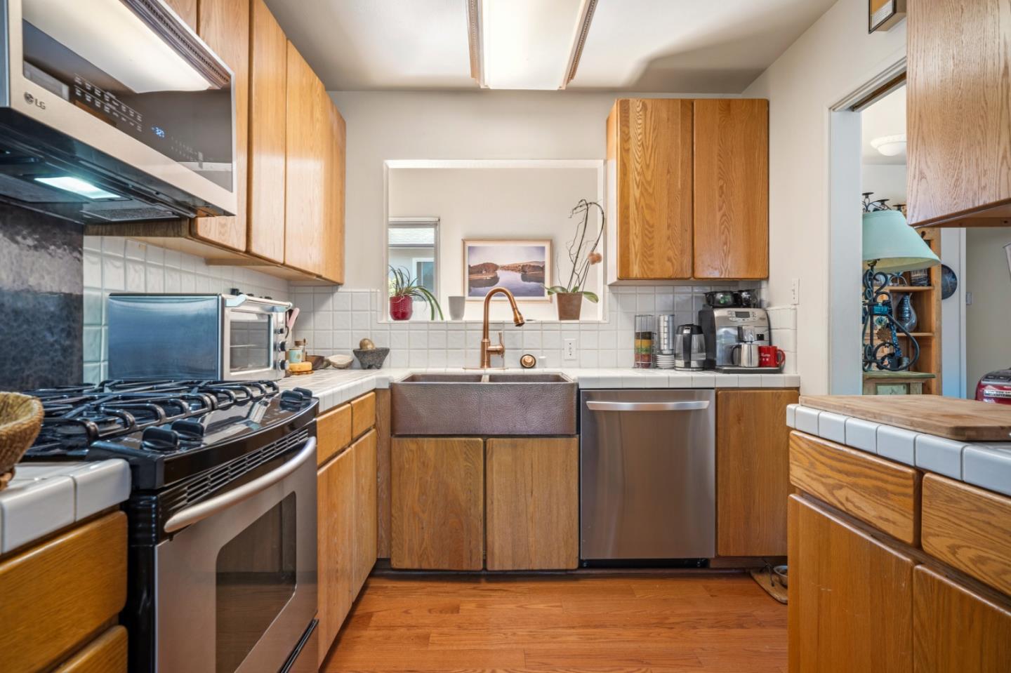 Detail Gallery Image 4 of 21 For 564 Mar Vista Dr, Monterey,  CA 93940 - 3 Beds | 2 Baths