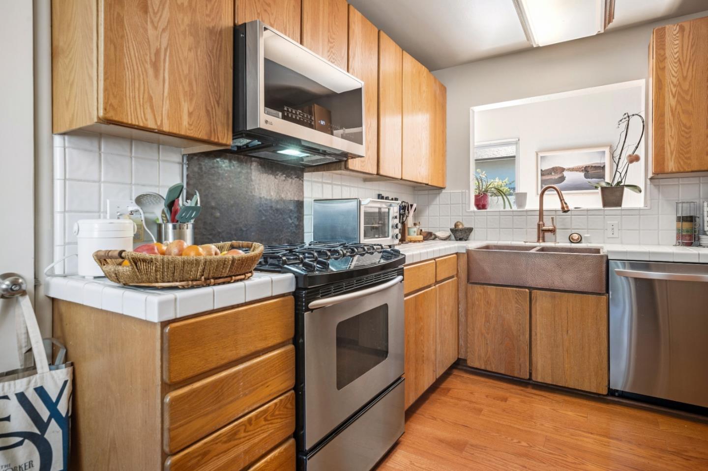 Detail Gallery Image 5 of 21 For 564 Mar Vista Dr, Monterey,  CA 93940 - 3 Beds | 2 Baths