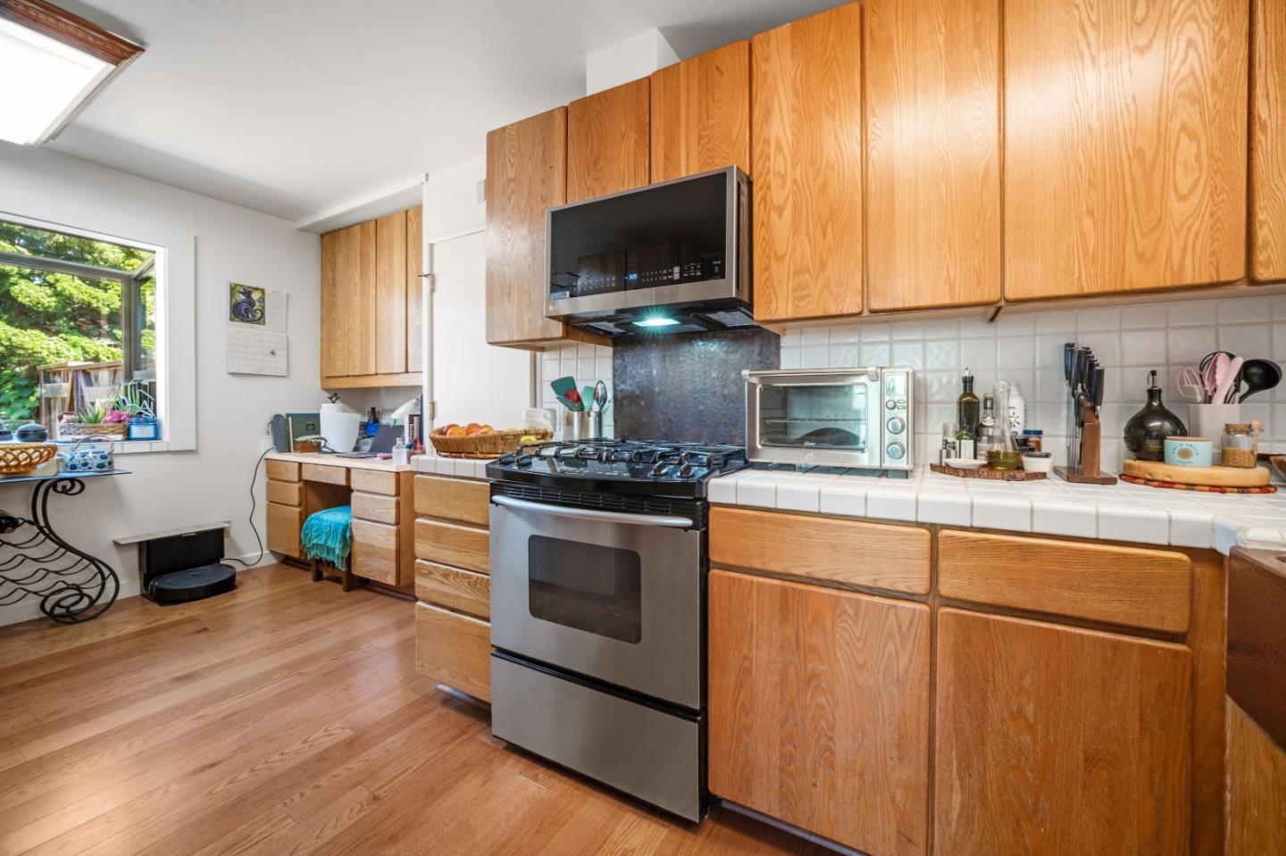 Detail Gallery Image 6 of 21 For 564 Mar Vista Dr, Monterey,  CA 93940 - 3 Beds | 2 Baths