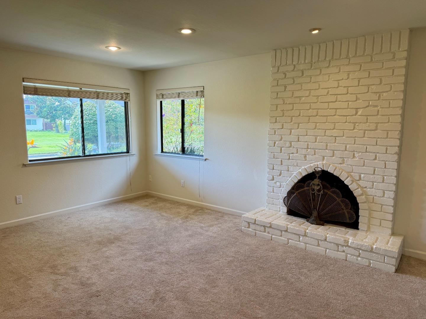 Detail Gallery Image 5 of 24 For 213 via Lantana, Aptos,  CA 95003 - 3 Beds | 2 Baths