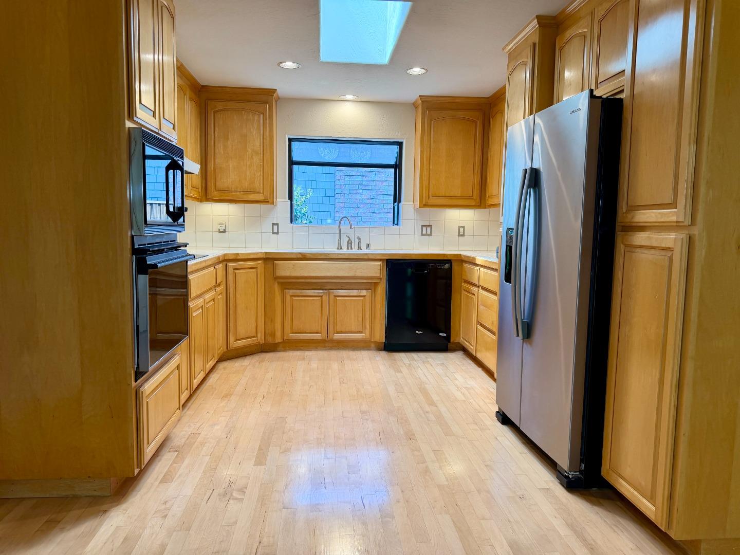 Detail Gallery Image 6 of 24 For 213 via Lantana, Aptos,  CA 95003 - 3 Beds | 2 Baths