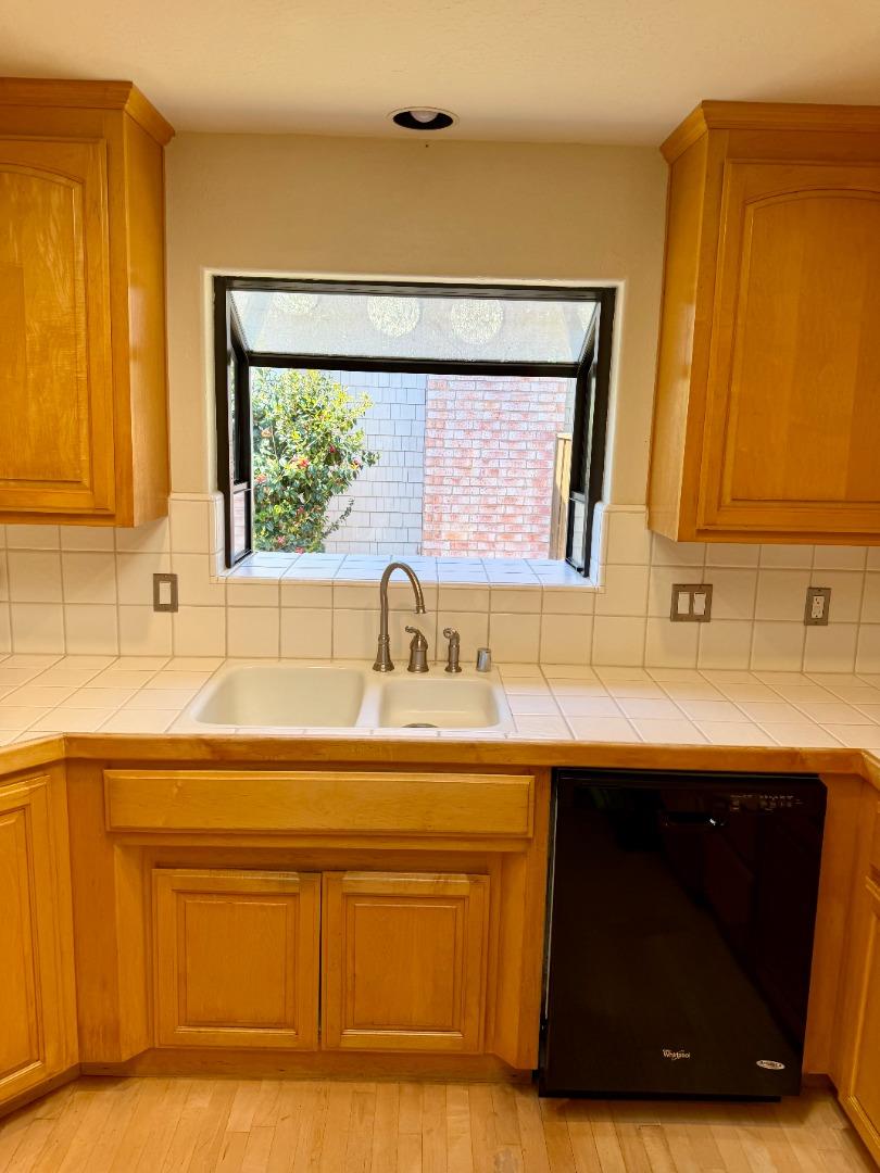 Detail Gallery Image 8 of 24 For 213 via Lantana, Aptos,  CA 95003 - 3 Beds | 2 Baths