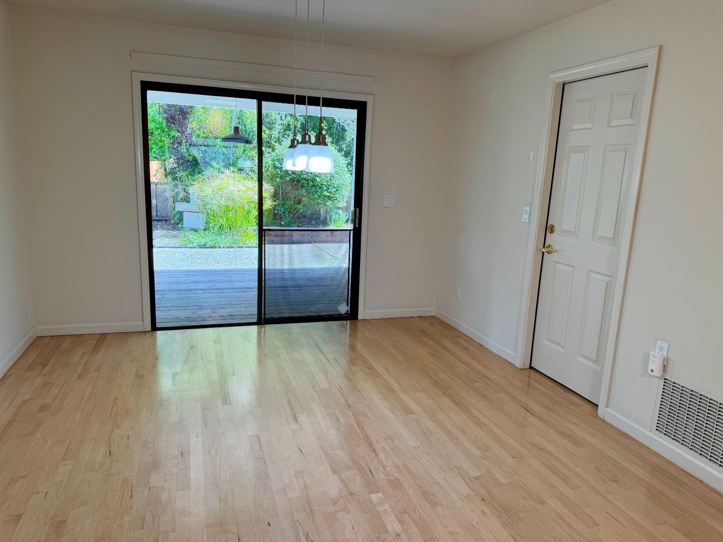 Detail Gallery Image 9 of 24 For 213 via Lantana, Aptos,  CA 95003 - 3 Beds | 2 Baths