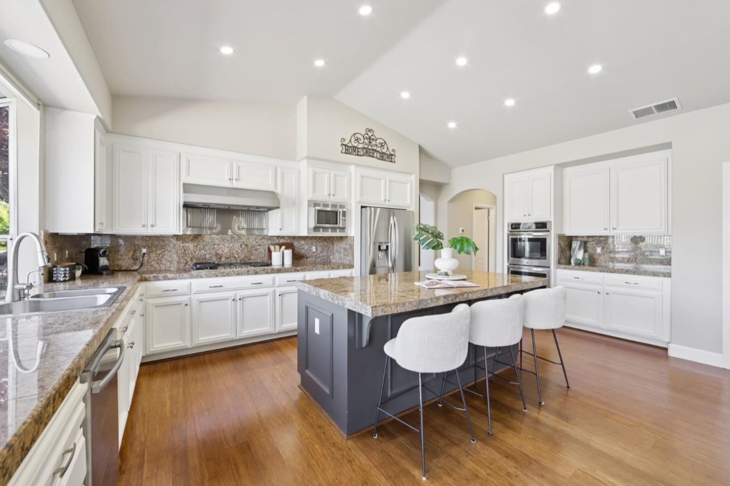 Detail Gallery Image 14 of 99 For 2198 Hillstone Dr, San Jose,  CA 95138 - 5 Beds | 3 Baths