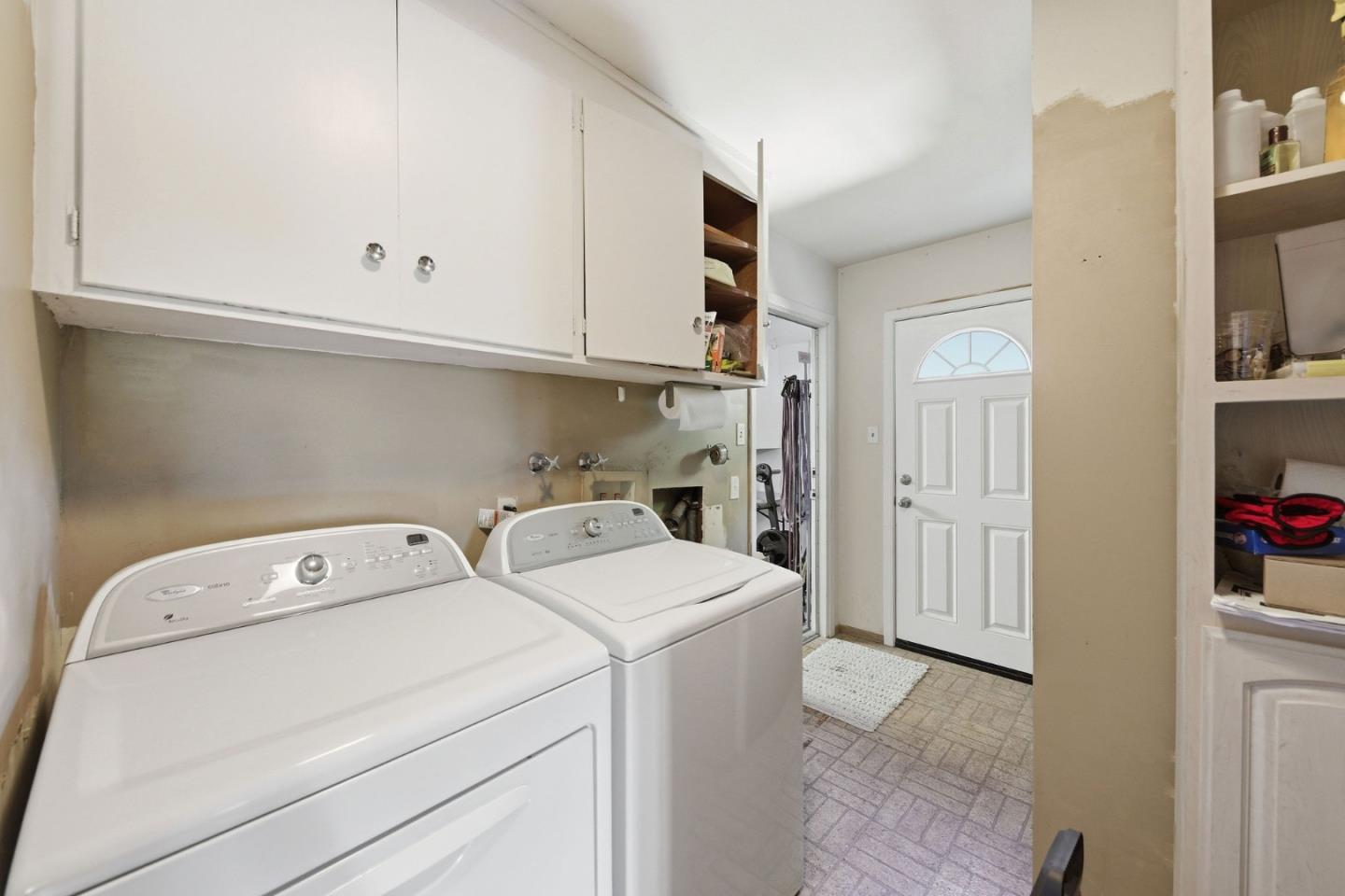 Detail Gallery Image 10 of 74 For 25 Warmwood, Hillsborough,  CA 94010 - 3 Beds | 3 Baths