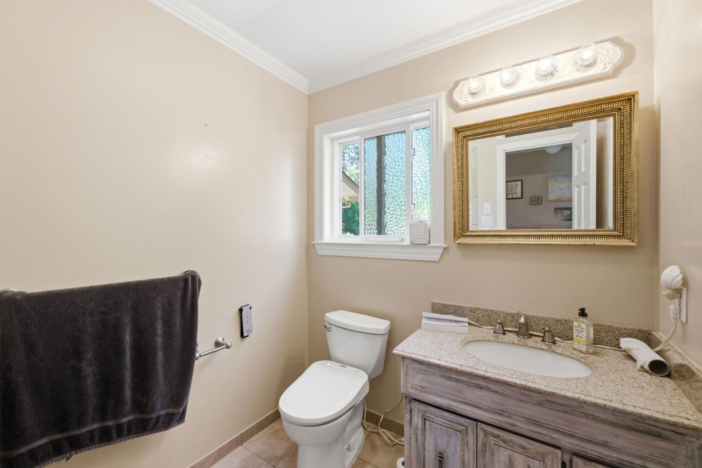 Detail Gallery Image 13 of 74 For 25 Warmwood, Hillsborough,  CA 94010 - 3 Beds | 3 Baths