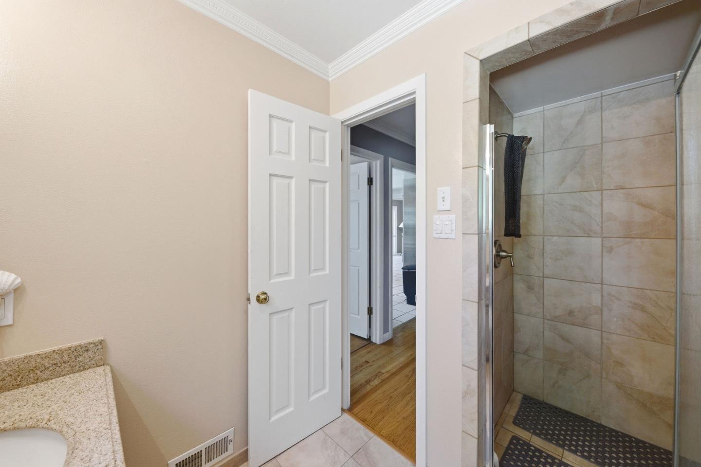 Detail Gallery Image 14 of 74 For 25 Warmwood, Hillsborough,  CA 94010 - 3 Beds | 3 Baths