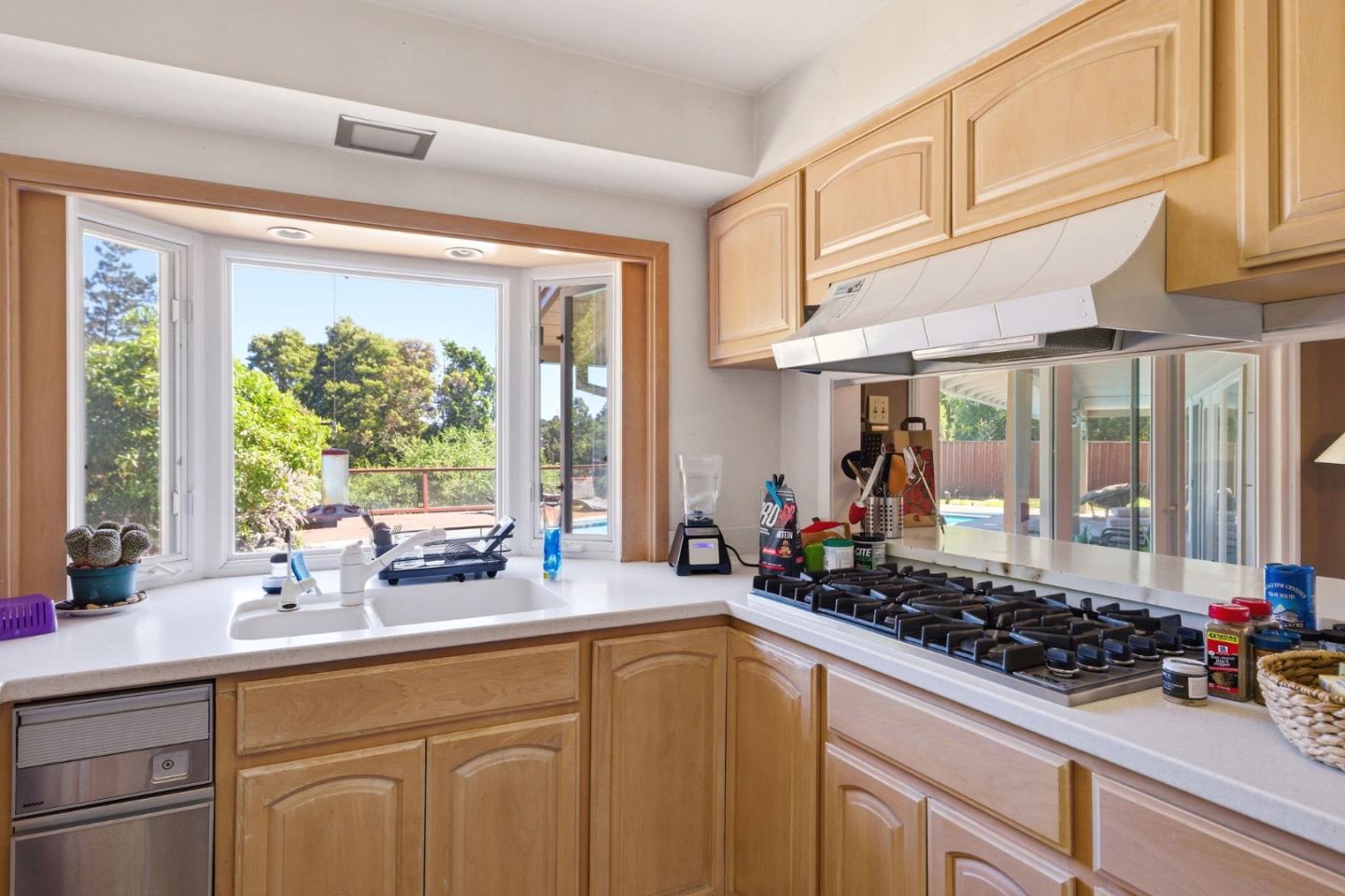 Detail Gallery Image 20 of 74 For 25 Warmwood, Hillsborough,  CA 94010 - 3 Beds | 3 Baths