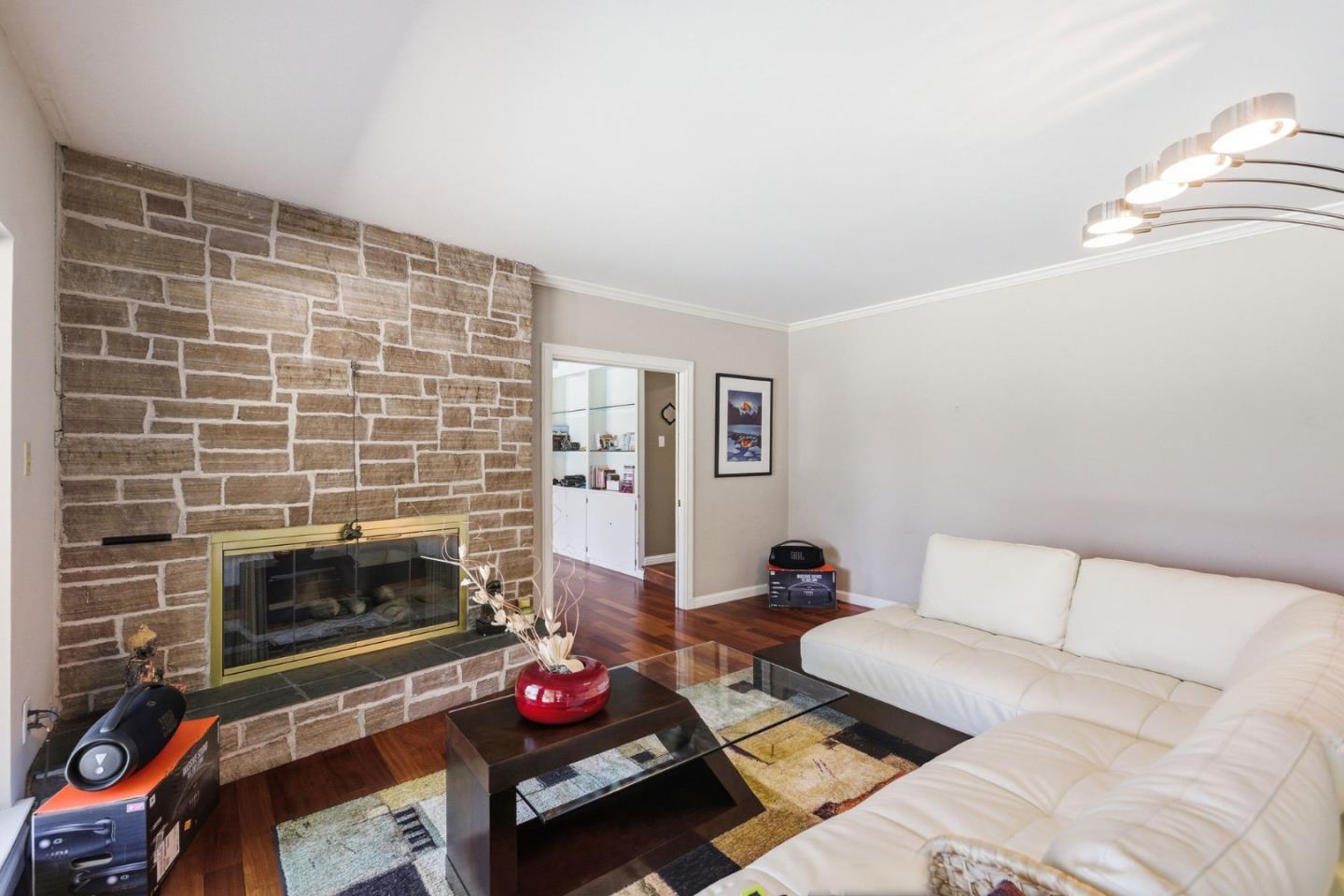 Detail Gallery Image 34 of 74 For 25 Warmwood, Hillsborough,  CA 94010 - 3 Beds | 3 Baths