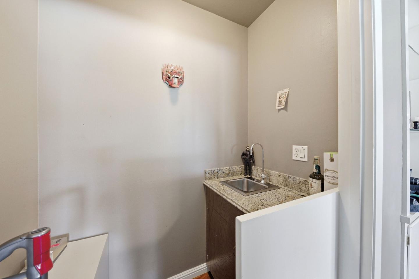 Detail Gallery Image 40 of 74 For 25 Warmwood, Hillsborough,  CA 94010 - 3 Beds | 3 Baths