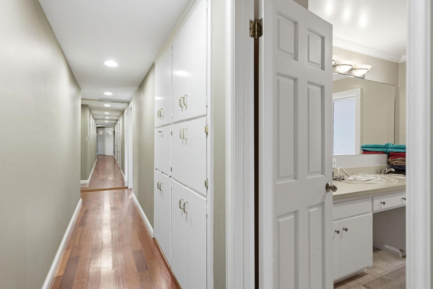 Detail Gallery Image 43 of 74 For 25 Warmwood, Hillsborough,  CA 94010 - 3 Beds | 3 Baths