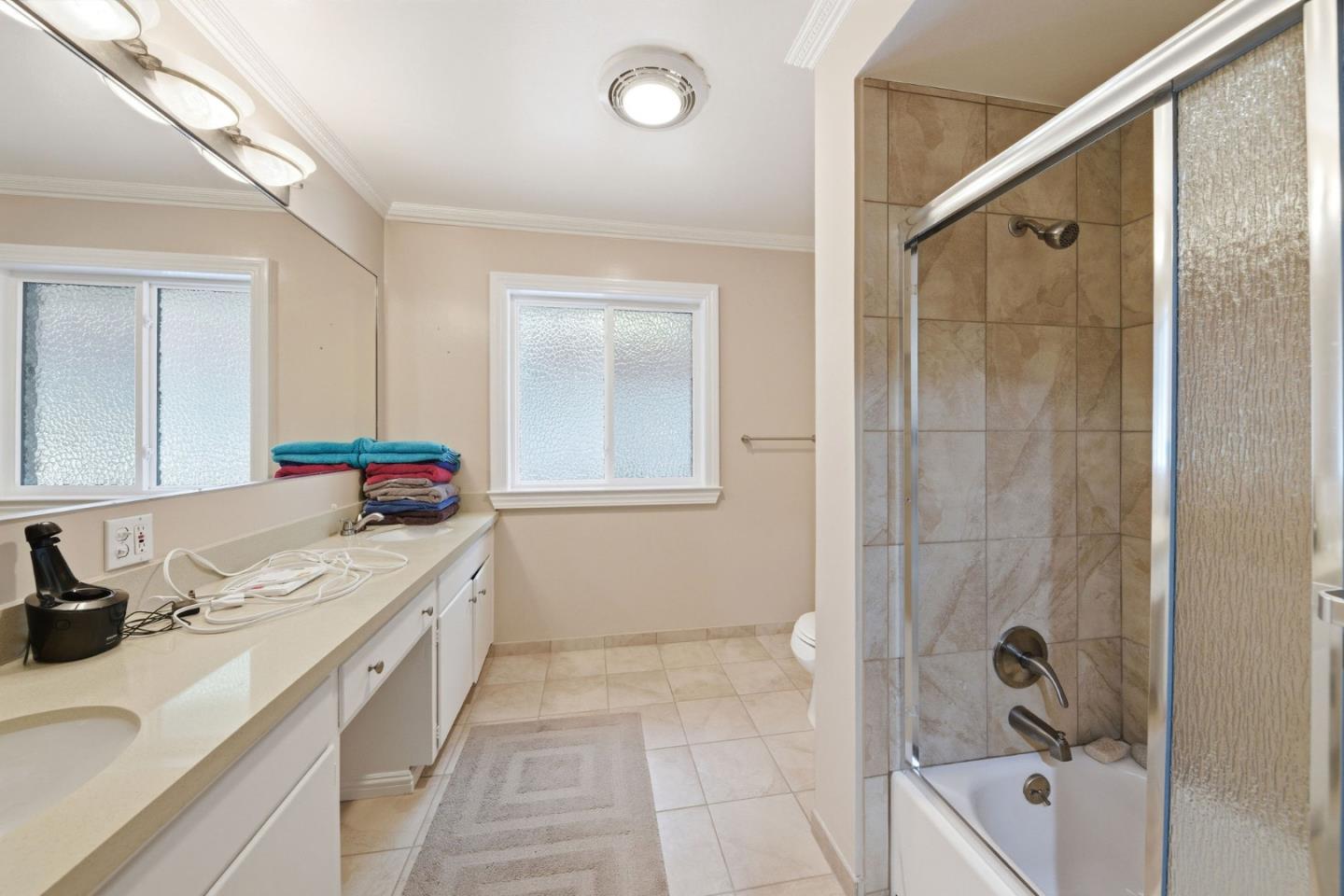 Detail Gallery Image 44 of 74 For 25 Warmwood, Hillsborough,  CA 94010 - 3 Beds | 3 Baths