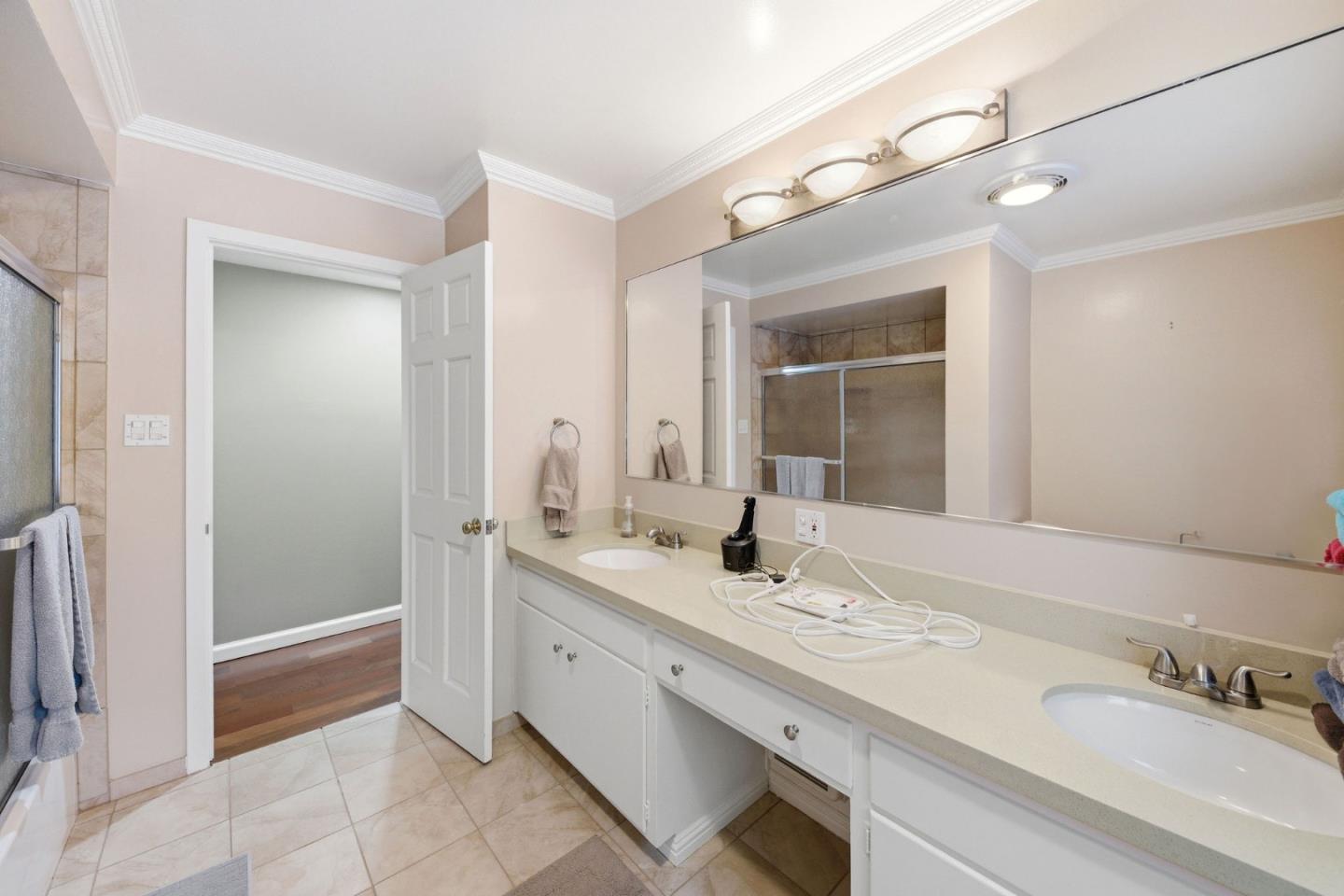 Detail Gallery Image 45 of 74 For 25 Warmwood, Hillsborough,  CA 94010 - 3 Beds | 3 Baths