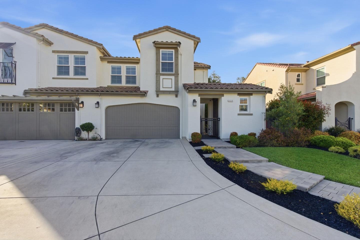 Detail Gallery Image 2 of 38 For 225 Calle Del Rey, Morgan Hill,  CA 95037 - 4 Beds | 2/1 Baths