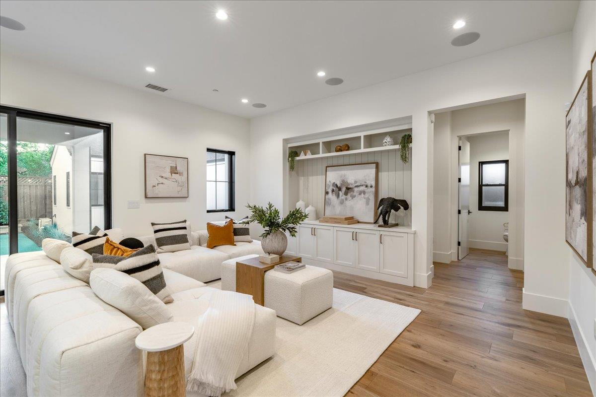 Detail Gallery Image 16 of 65 For 1067 Camino Pablo, San Jose,  CA 95125 - 4 Beds | 4/1 Baths