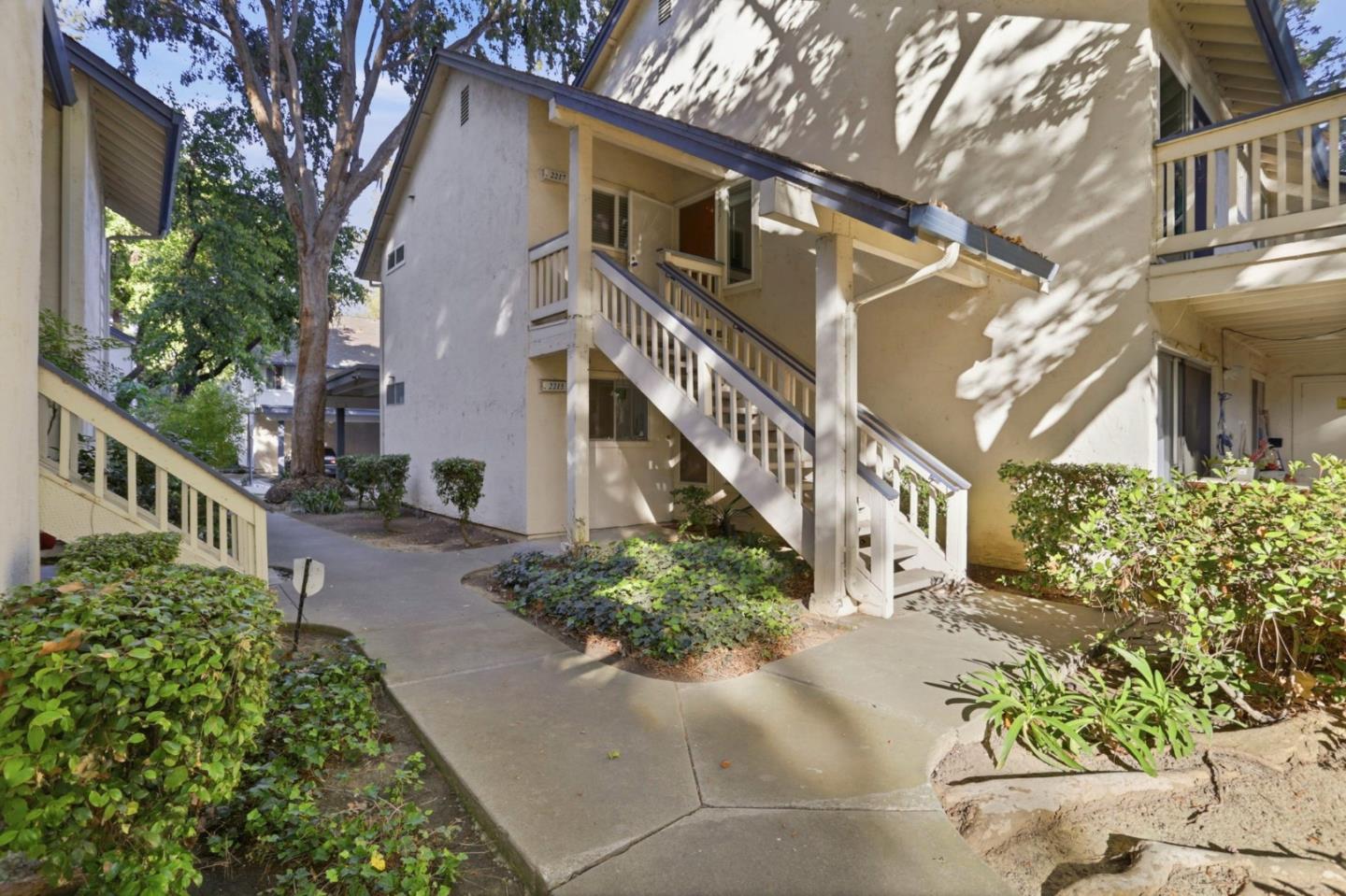 Detail Gallery Image 2 of 27 For 2217 Summereve Ct, San Jose,  CA 95122 - 2 Beds | 2 Baths