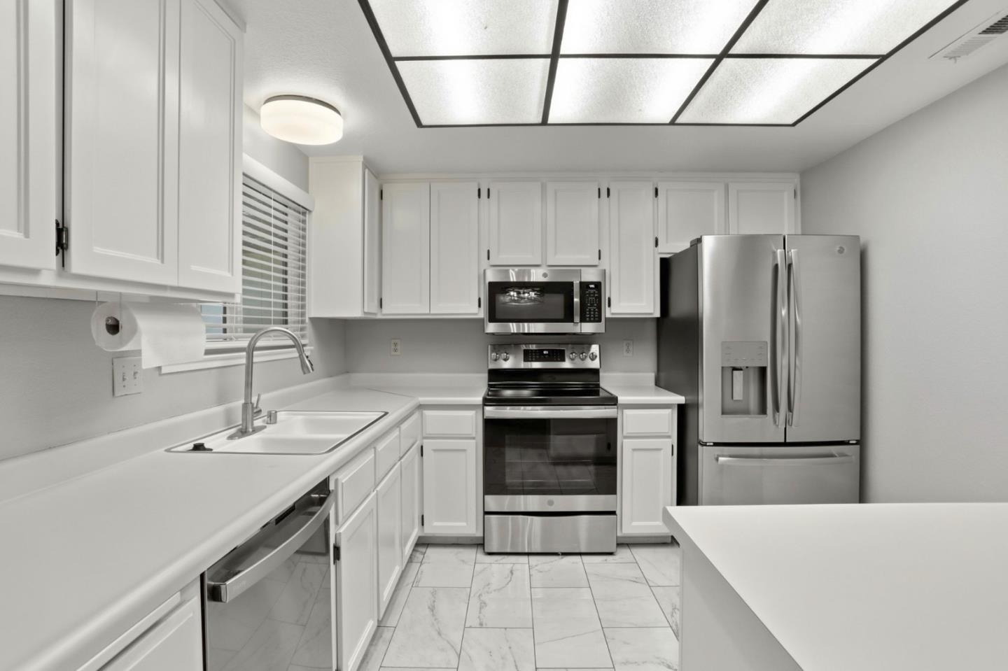 Detail Gallery Image 6 of 27 For 2217 Summereve Ct, San Jose,  CA 95122 - 2 Beds | 2 Baths