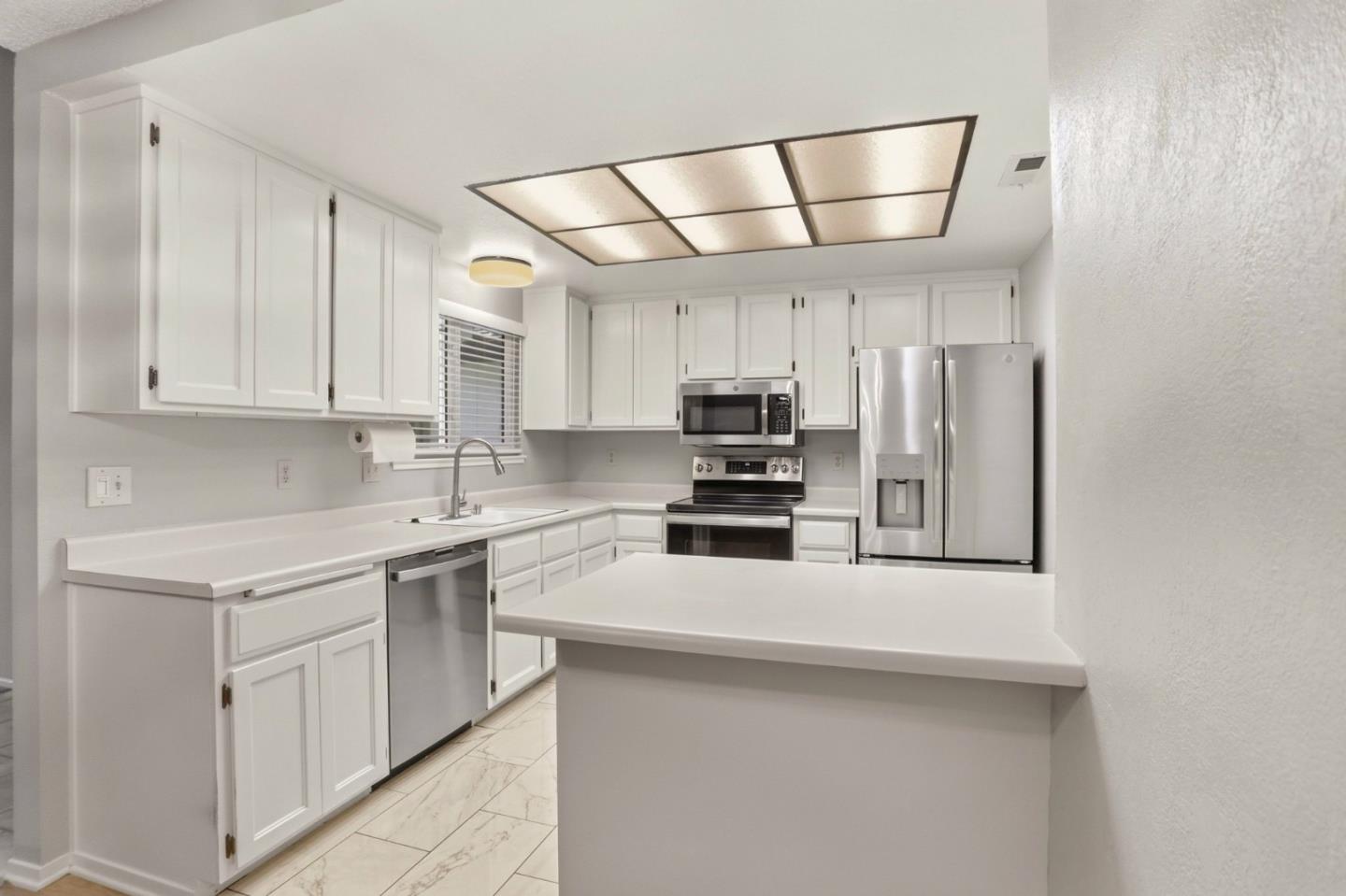 Detail Gallery Image 9 of 27 For 2217 Summereve Ct, San Jose,  CA 95122 - 2 Beds | 2 Baths