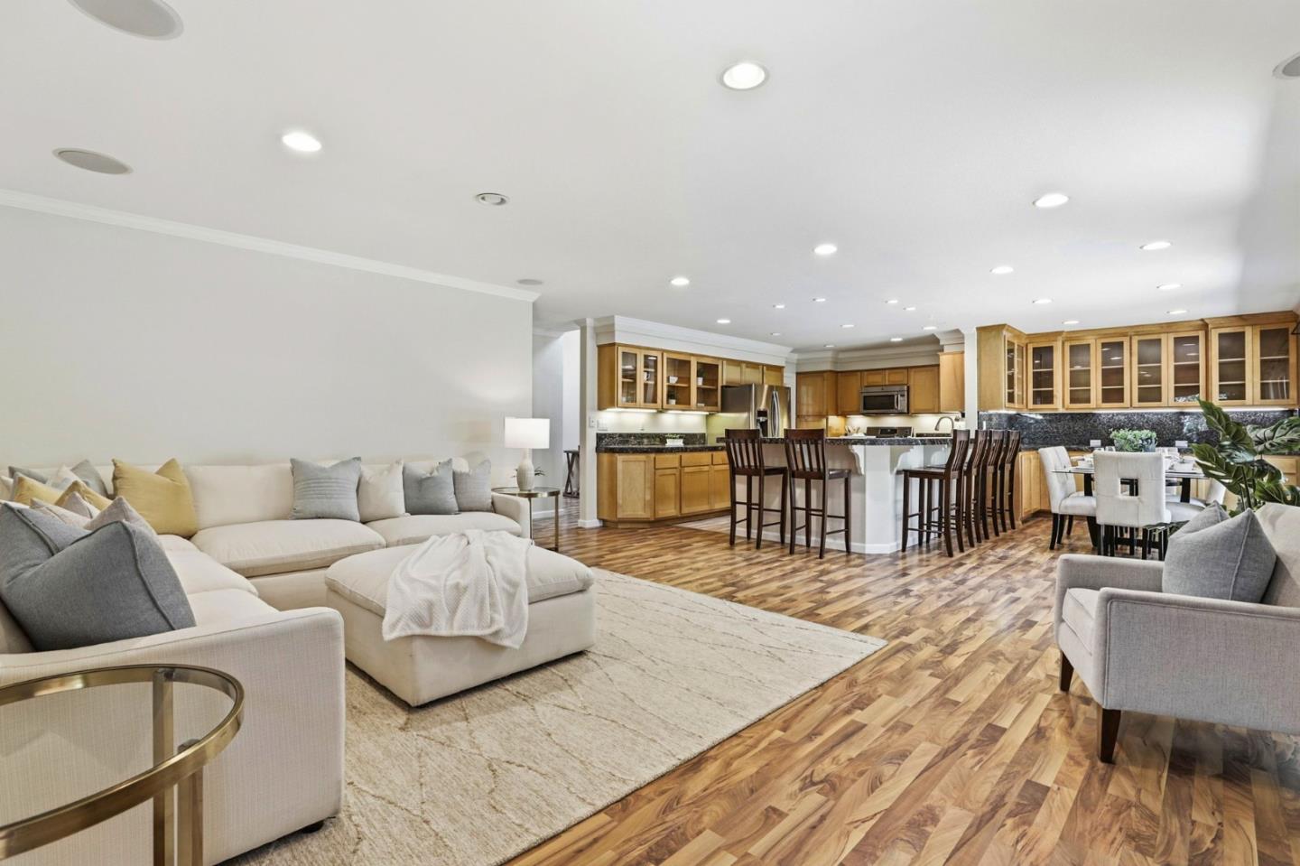 Detail Gallery Image 10 of 45 For 6553 Whitbourne Dr, San Jose,  CA 95120 - 6 Beds | 3/1 Baths