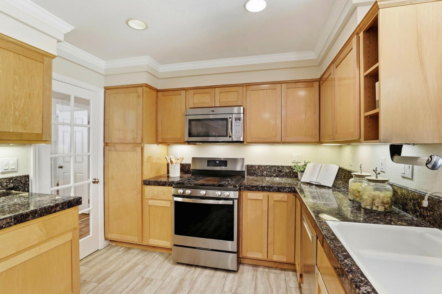 Detail Gallery Image 12 of 45 For 6553 Whitbourne Dr, San Jose,  CA 95120 - 6 Beds | 3/1 Baths