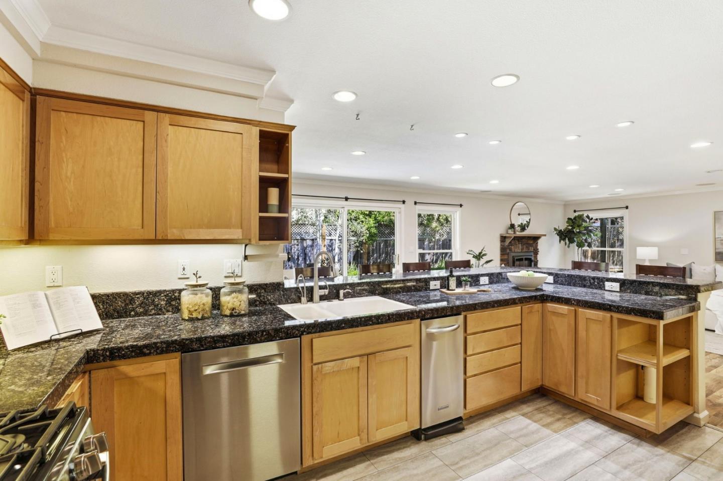 Detail Gallery Image 13 of 45 For 6553 Whitbourne Dr, San Jose,  CA 95120 - 6 Beds | 3/1 Baths