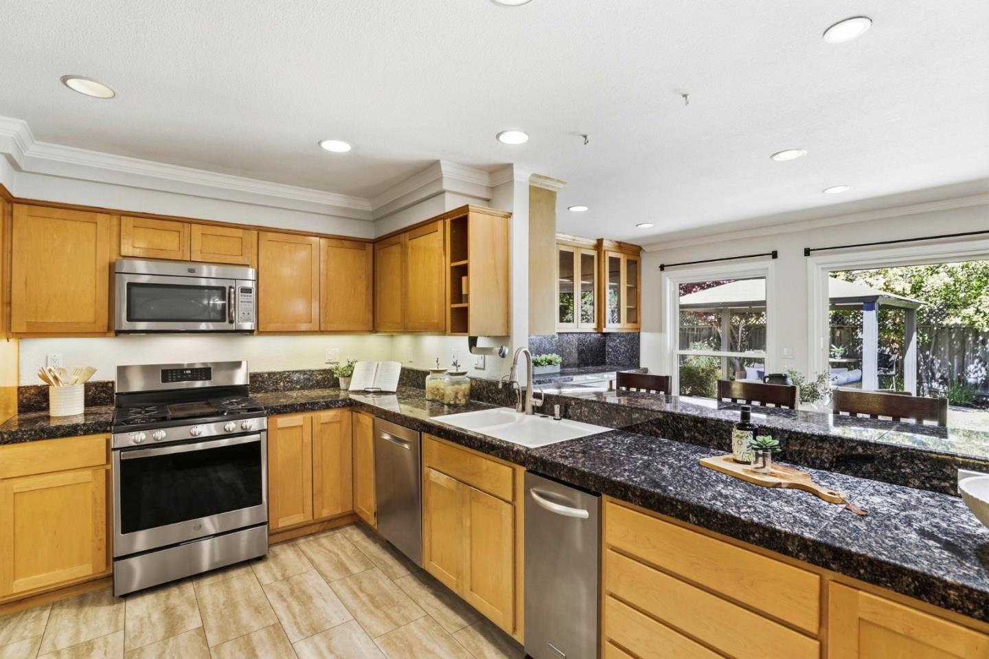 Detail Gallery Image 14 of 45 For 6553 Whitbourne Dr, San Jose,  CA 95120 - 6 Beds | 3/1 Baths