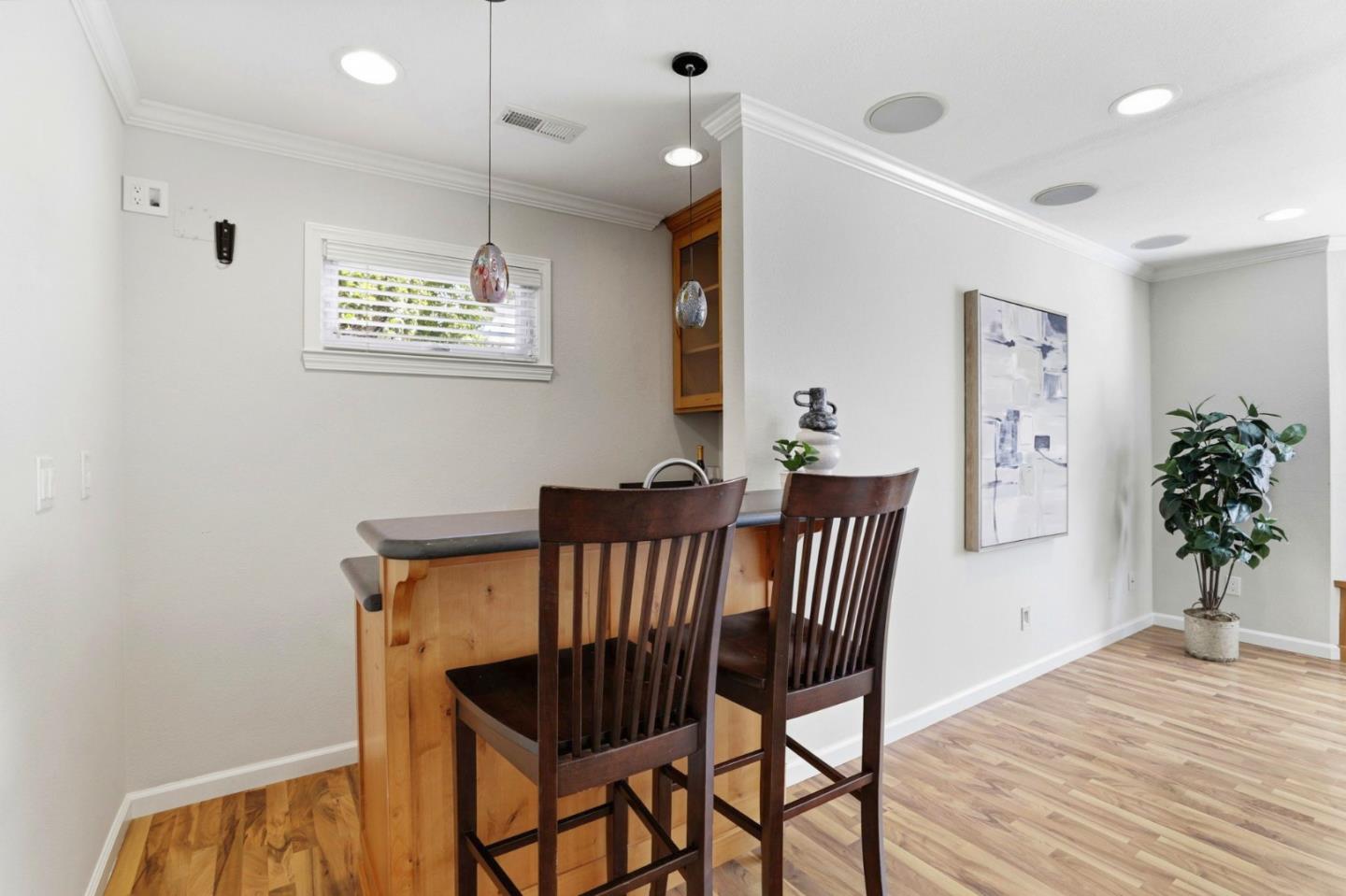 Detail Gallery Image 6 of 45 For 6553 Whitbourne Dr, San Jose,  CA 95120 - 6 Beds | 3/1 Baths