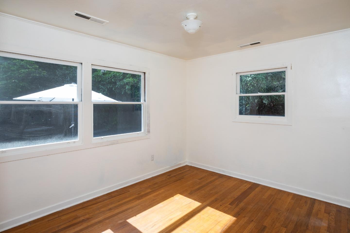 Detail Gallery Image 10 of 21 For 2027 Carol Ave, Mountain View,  CA 94040 - 3 Beds | 2 Baths